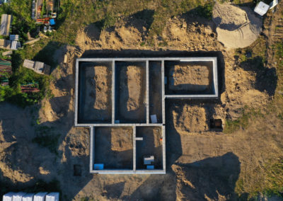 Full concrete foundation picture of an undereconstruction commercial building