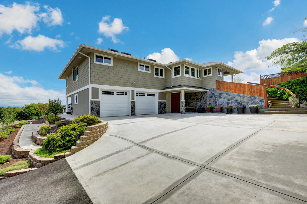 Beautiful concrete constructed driveway for a luxury house in Los Angeles